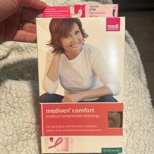 Mediven 47705 Compression thigh w/topband 20-30 mmHg Natural V open toe